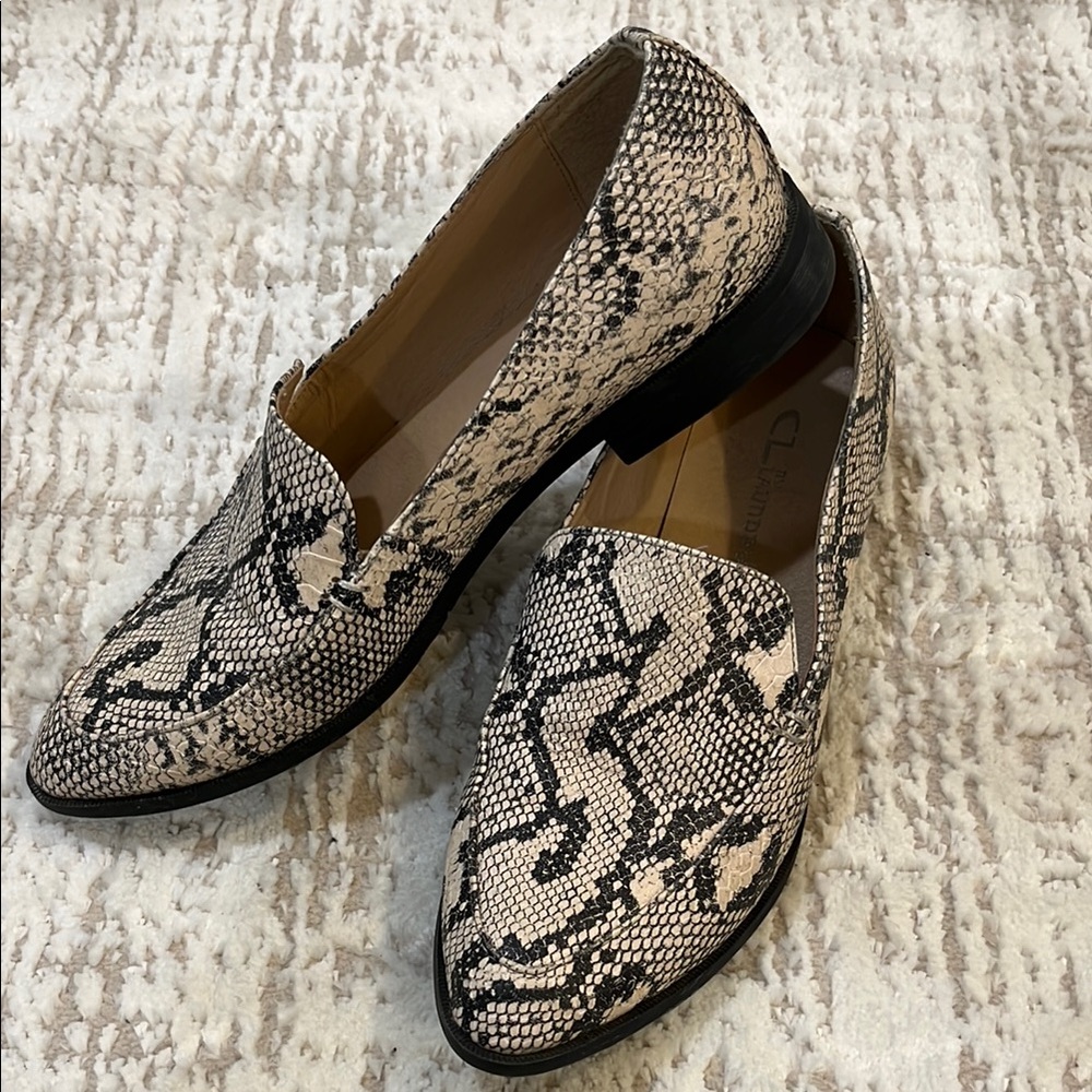 CL by Laundry Black and Cream Flats